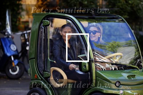 Amsterdam 11 juli 2020
Connie Witteman en Constanza Breukhoven winkelen met de biro