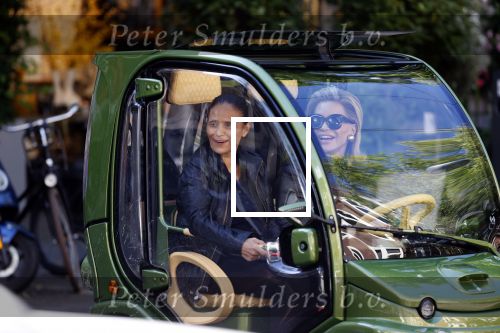 Amsterdam 11 juli 2020
Connie Witteman en Constanza Breukhoven winkelen met de biro