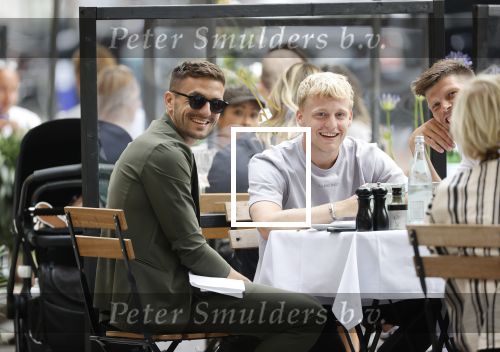 Amsterdam 19 juni 2020
Donny v d Beek Dusan tadic en Klaasjan Huntelaar aan het lunchen bij ferilliâ€™s op de beethovenstraat.