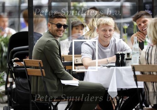Amsterdam 19 juni 2020
Donny v d Beek Dusan tadic en Klaasjan Huntelaar aan het lunchen bij ferilliâ€™s op de beethovenstraat.