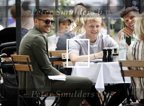 Amsterdam 19 juni 2020
Donny v d Beek Dusan tadic en Klaasjan Huntelaar aan het lunchen bij ferilliâ€™s op de beethovenstraat.