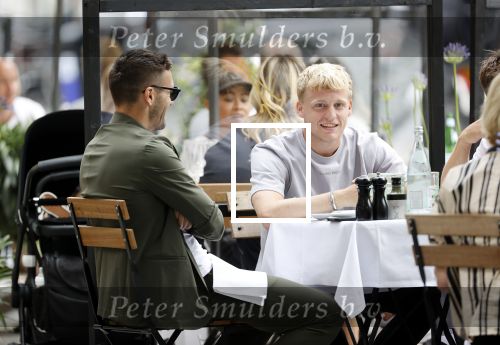 Amsterdam 19 juni 2020
Donny v d Beek Dusan tadic en Klaasjan Huntelaar aan het lunchen bij ferilliâ€™s op de beethovenstraat.