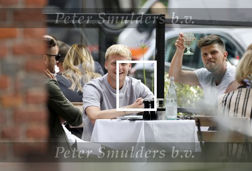 Amsterdam 19 juni 2020
Donny v d Beek Dusan tadic en Klaasjan Huntelaar aan het lunchen bij ferilliâ€™s op de beethovenstraat.