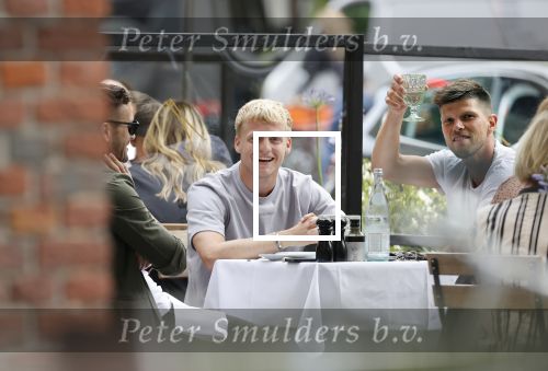 Amsterdam 19 juni 2020
Donny v d Beek Dusan tadic en Klaasjan Huntelaar aan het lunchen bij ferilliâ€™s op de beethovenstraat.