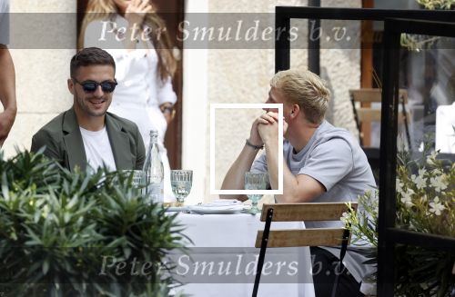 Amsterdam 19 juni 2020
Donny v d Beek Dusan tadic en Klaasjan Huntelaar aan het lunchen bij ferilliâ€™s op de beethovenstraat.