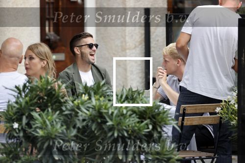 Amsterdam 19 juni 2020
Donny v d Beek Dusan tadic en Klaasjan Huntelaar aan het lunchen bij ferilliâ€™s op de beethovenstraat.