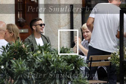 Amsterdam 19 juni 2020
Donny v d Beek Dusan tadic en Klaasjan Huntelaar aan het lunchen bij ferilliâ€™s op de beethovenstraat.