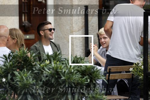 Amsterdam 19 juni 2020
Donny v d Beek Dusan tadic en Klaasjan Huntelaar aan het lunchen bij ferilliâ€™s op de beethovenstraat.