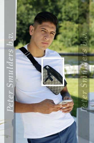 Vinkeveen 25 juni 2020
Lisandro Martinez met zijn vriendin en collega Edson Alvarez varen op de vinkeveense plassen.
