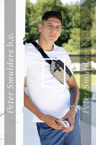 Vinkeveen 25 juni 2020
Lisandro Martinez met zijn vriendin en collega Edson Alvarez varen op de vinkeveense plassen.