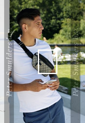 Vinkeveen 25 juni 2020
Lisandro Martinez met zijn vriendin en collega Edson Alvarez varen op de vinkeveense plassen.