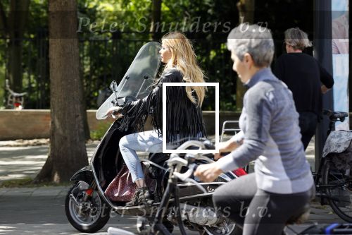 Amsterdam 3 juli 2020
Estelle Cruijff op haar vespa scooter