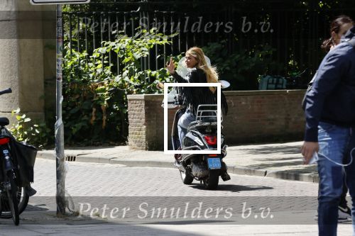 Amsterdam 3 juli 2020
Estelle Cruijff op haar vespa scooter