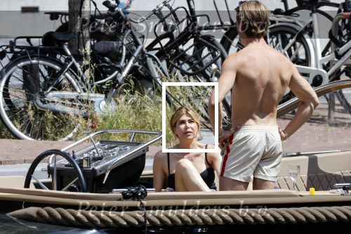 Amsterdam 25 juni 2020
Estelle Cruijff Jamie Vaes Koen Kardashian en vrienden op boot door Amsterdamse grachten.