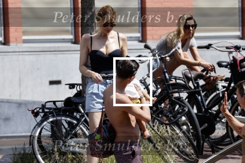 Amsterdam 25 juni 2020
Estelle Cruijff Jamie Vaes Koen Kardashian en vrienden op boot door Amsterdamse grachten.