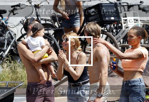 Amsterdam 25 juni 2020
Estelle Cruijff Jamie Vaes Koen Kardashian en vrienden op boot door Amsterdamse grachten.
