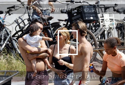 Amsterdam 25 juni 2020
Estelle Cruijff Jamie Vaes Koen Kardashian en vrienden op boot door Amsterdamse grachten.