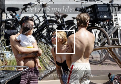 Amsterdam 25 juni 2020
Estelle Cruijff Jamie Vaes Koen Kardashian en vrienden op boot door Amsterdamse grachten.