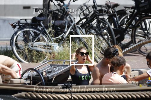 Amsterdam 25 juni 2020
Estelle Cruijff Jamie Vaes Koen Kardashian en vrienden op boot door Amsterdamse grachten.