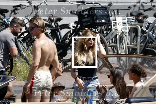 Amsterdam 25 juni 2020
Estelle Cruijff Jamie Vaes Koen Kardashian en vrienden op boot door Amsterdamse grachten.