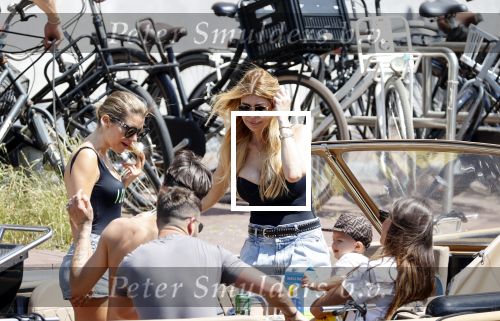 Amsterdam 25 juni 2020
Estelle Cruijff Jamie Vaes Koen Kardashian en vrienden op boot door Amsterdamse grachten.