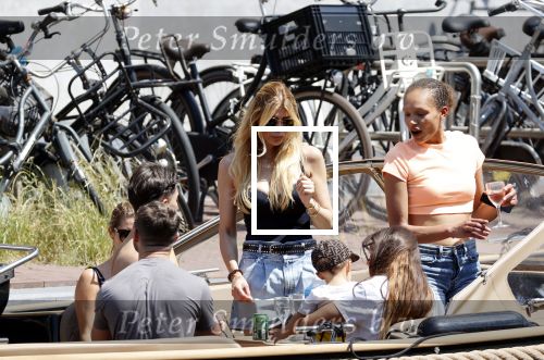 Amsterdam 25 juni 2020
Estelle Cruijff Jamie Vaes Koen Kardashian en vrienden op boot door Amsterdamse grachten.