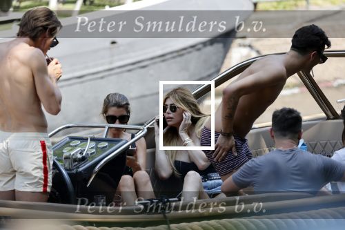 Amsterdam 25 juni 2020
Estelle Cruijff Jamie Vaes Koen Kardashian en vrienden op boot door Amsterdamse grachten.