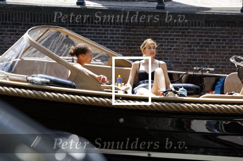 Amsterdam 25 juni 2020
Estelle Cruijff Jamie Vaes Koen Kardashian en vrienden op boot door Amsterdamse grachten.