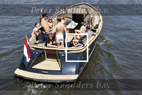 Amsterdam 25 juni 2020
Estelle Cruijff Jamie Vaes Koen Kardashian en vrienden op boot door Amsterdamse grachten.
