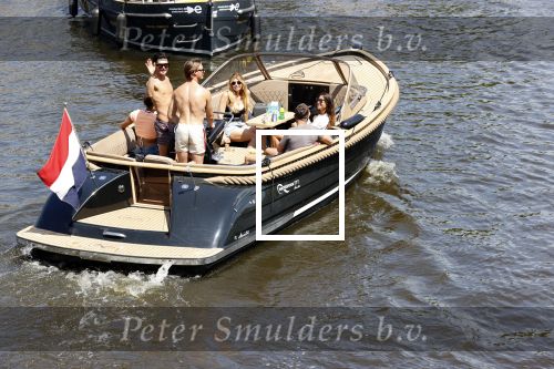 Amsterdam 25 juni 2020
Estelle Cruijff Jamie Vaes Koen Kardashian en vrienden op boot door Amsterdamse grachten.