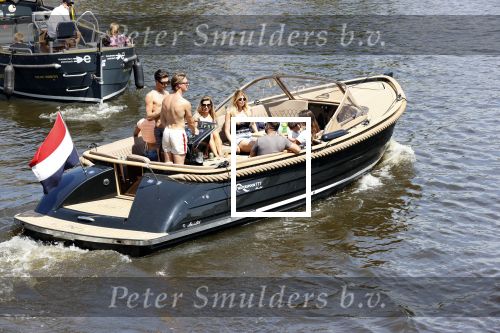 Amsterdam 25 juni 2020
Estelle Cruijff Jamie Vaes Koen Kardashian en vrienden op boot door Amsterdamse grachten.