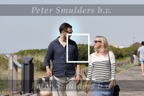 Noordwijk 24 juni 2020
Eva Jinek met partner Dexter v d Voorn en hun zoontje Pax  bij het strand van Noordwijk