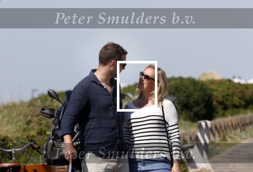 Noordwijk 24 juni 2020
Eva Jinek met partner Dexter v d Voorn en hun zoontje Pax  bij het strand van Noordwijk