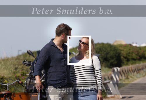 Noordwijk 24 juni 2020
Eva Jinek met partner Dexter v d Voorn en hun zoontje Pax  bij het strand van Noordwijk