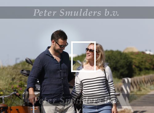 Noordwijk 24 juni 2020
Eva Jinek met partner Dexter v d Voorn en hun zoontje Pax  bij het strand van Noordwijk