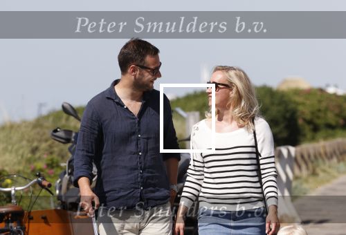 Noordwijk 24 juni 2020
Eva Jinek met partner Dexter v d Voorn en hun zoontje Pax  bij het strand van Noordwijk