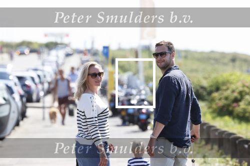 Noordwijk 24 juni 2020
Eva Jinek met partner Dexter v d Voorn en hun zoontje Pax  bij het strand van Noordwijk