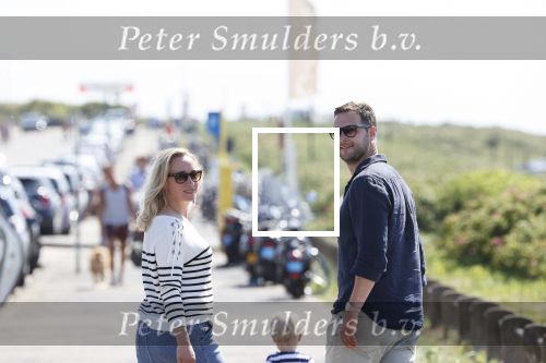 Noordwijk 24 juni 2020
Eva Jinek met partner Dexter v d Voorn en hun zoontje Pax  bij het strand van Noordwijk