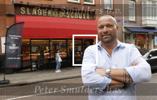 Amsterdam 1 juli 2020
Evert Blauwendraat heeft slagerij v Dam overgenomen en de slagerij heet vanaf vandaag Slagerij de Schuyt