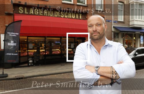 Amsterdam 1 juli 2020
Evert Blauwendraat heeft slagerij v Dam overgenomen en de slagerij heet vanaf vandaag Slagerij de Schuyt