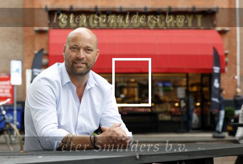 Amsterdam 1 juli 2020
Evert Blauwendraat heeft slagerij v Dam overgenomen en de slagerij heet vanaf vandaag Slagerij de Schuyt
