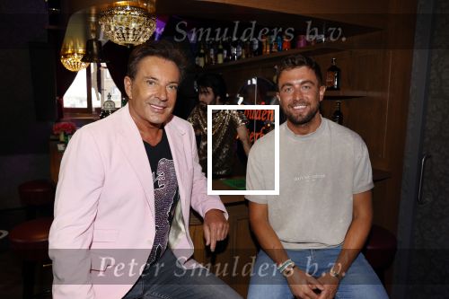 Amsterdam 14 juli 2020
Gerard Joling opent de gouden bitterbal (Cafe in Madame Tussaud)
Gerard met Rene Watzema