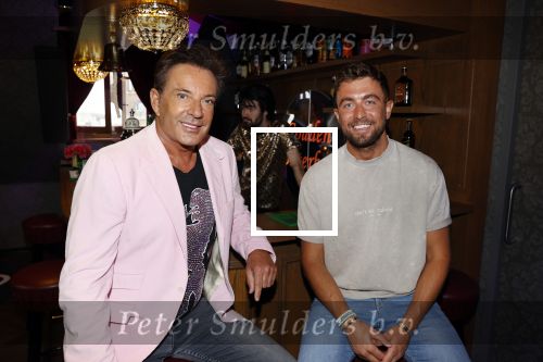 Amsterdam 14 juli 2020
Gerard Joling opent de gouden bitterbal (Cafe in Madame Tussaud)
Gerard met Rene Watzema