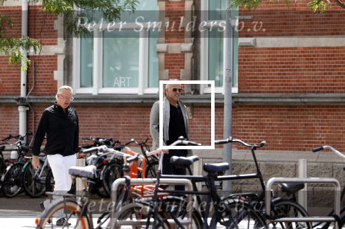 Amsterdam 28 juni 2020
Gordon komt met (een) vriend aan bij zijn zaken in Amsterdam.