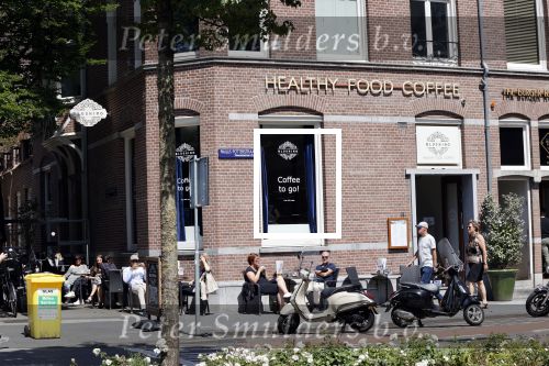 Amsterdam 20 juni 2020
Er zitten weer mensen op het terras bij de zaken van Gorodon, Blushing en the Burger Room
