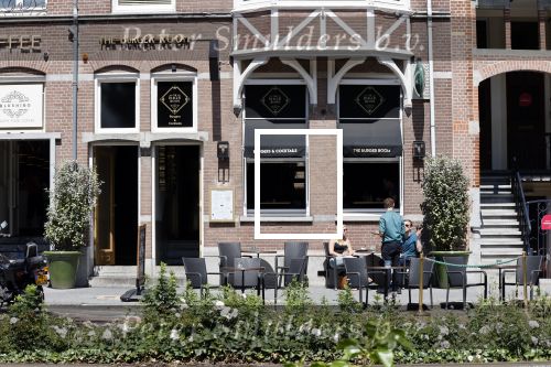 Amsterdam 20 juni 2020
Er zitten weer mensen op het terras bij de zaken van Gorodon, Blushing en the Burger Room