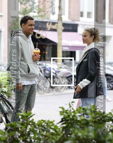 Amsterdam 3 juli 2020
Gregory v d Wiel en zijn vriendin Rose Bertram in Amsterdam zuid