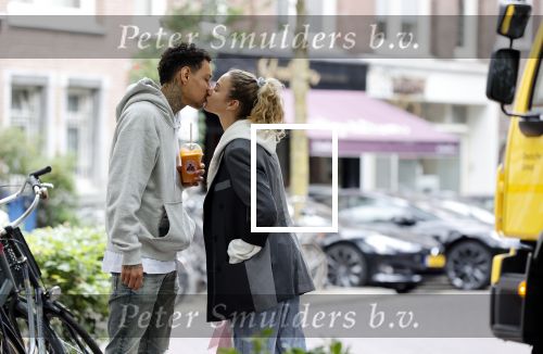 Amsterdam 3 juli 2020
Gregory v d Wiel en zijn vriendin Rose Bertram in Amsterdam zuid