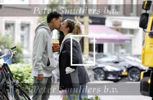 Amsterdam 3 juli 2020
Gregory v d Wiel en zijn vriendin Rose Bertram in Amsterdam zuid