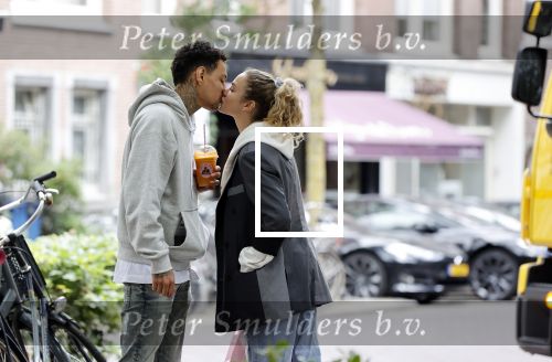 Amsterdam 3 juli 2020
Gregory v d Wiel en zijn vriendin Rose Bertram in Amsterdam zuid